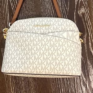 BRAND NEW wirh tags! Michael kors cute brown and tan white colored purse